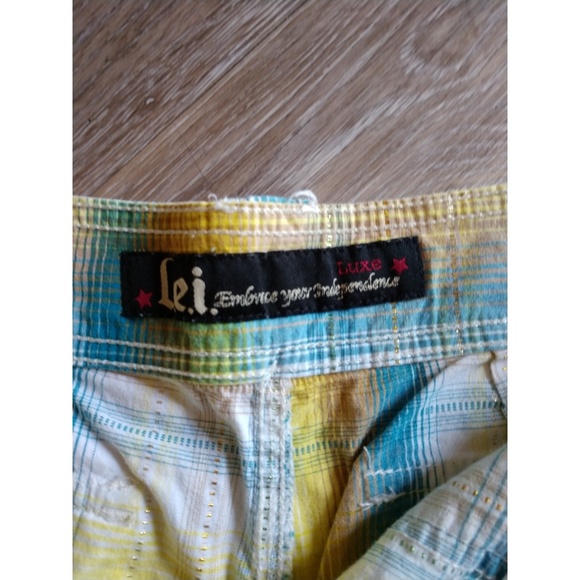 LEI Plaid shorts size 9 - Picture 3 of 3